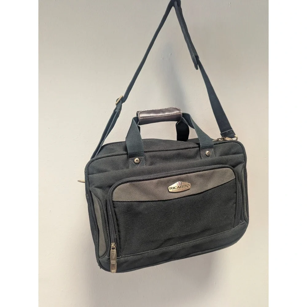 Vintage Ricardo Beverly Hills Green Travel Bag Carry On Shoulder Bag 76552